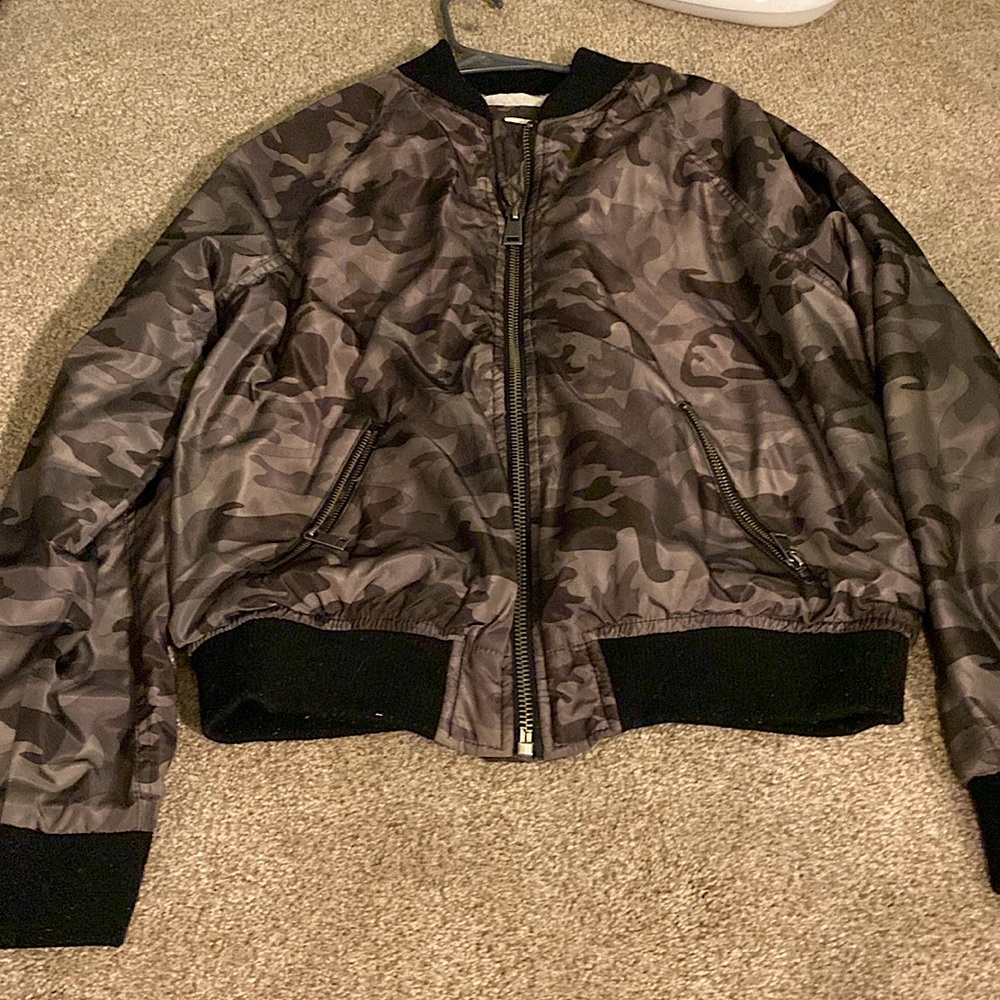 Ashley outerwear jacket Camo kinda cropped.